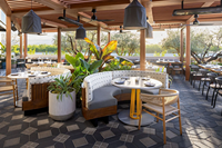 Banquettes et tables fabriquées pour espaces publics, banquettes et meubles de rangement sur mesure, mobilier d'hôtel haut de gamme, projets hôteliers de premier ordre