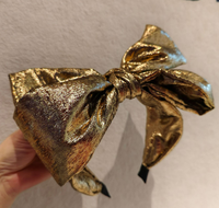 Heißer Verkauf: Goldfarbenes, übertriebenes Retro-Haarband mit breiter Schleife, geflochtene Haarspange für den Schulanfang, Abschlussfeier und Hochzeit