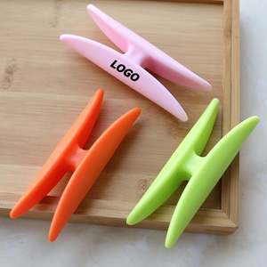 Asa Portátil para Bolsas de Compras - Soporte de Plástico con Agarre Cómodo para Bolsas de Supermercado y Regalos Promocionales - Product Image 1