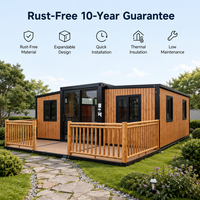 Villa conteneur extensible de 40 pieds en bois contemporain avec toit en pente et balcon privé pour portefeuille de propriétés hôtelières