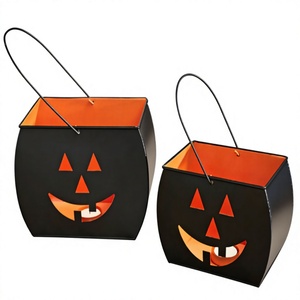 Portavelas votivo de metal negro con diseño de cara para decoración del hogar en Halloween. - Product Image 1