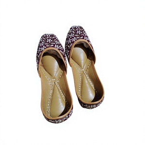 BS INTERNATIONAL Chaussures plates brodées florales en cuir écologique à lacets pour femmes, style indien traditionnel, très vendues - Product Image 3