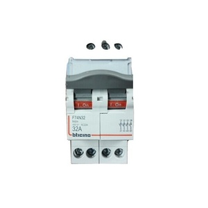 Interruptor Modular Bticino F74N32, Desconectador de 32A 4P, 2 Módulos, Interruptor de Corte de Carga 400V IP20, Plástico - Product Image 1