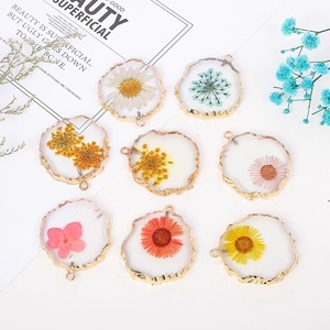 จี้เรซิ่นลายดอกไม้ ดีไซน์หลากหลายรูปทรง อุปกรณ์ทำสร้อยคอ DIY งานฝีมือเรซิ่นอีพ็อกซี่ วัสดุทำเครื่องประดับ - Product Image 1