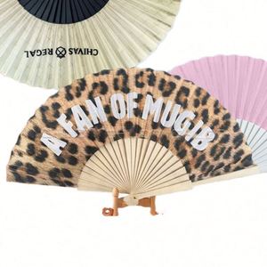 Éventail pliant portable en bois de haute qualité, personnalisé, en bambou et papier, avec technique de peinture - Product Image 1
