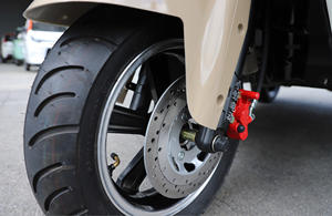 Pour un excellent rapport qualité-prix : Van électrique 2500W avec sièges en cuir individuels à propulsion arrière, intérieur sombre et caméra arrière pour adultes - Product Image 5