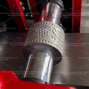 Machine de formage de porte à volets emboutis à cadre industriel automatique à rivets, facile à utiliser, équipement de production de porte enroulable en métal - Product Image 3