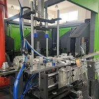 Machine de soufflage de bouteilles PET entièrement automatique à 6 cavités pour bouteilles d'eau minérale et de boissons, production de 10 000 bouteilles