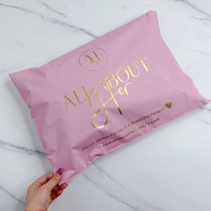 Enveloppes en polyéthylène rose mat personnalisées avec impression or rose - Sacs d'expédition de marque pour les cosmétiques et les marques de boutiques - Product Image 5