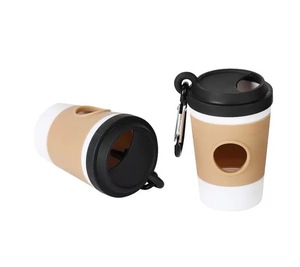 Dispensador Portátil de Bolsas para Excrementos de Perro con Diseño de Taza de Café, Soporte de Silicona para Bolsas de Desechos de Mascotas con Clip, Bonito Dispensador de Bolsas para Excrementos para Exteriores - Product Image 1