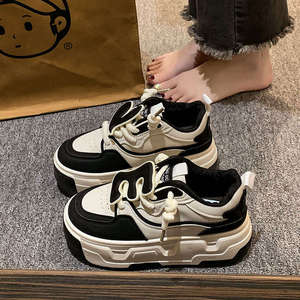 Zapatillas deportivas de moda para mujer, con plataforma pequeña y suela gruesa, estilo casual, color blanco, novedad de otoño e invierno Fashion26 - Product Image 1