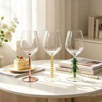 Verre à vin personnalisé, durable et écologique, design irrégulier à pied, soufflé à la main, créatif et tendance, cadeau d'affaires pour vin rouge