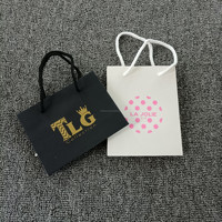 Sac cadeau en papier noir mat fait main en gros avec poignée en ruban pour vêtements, chaussettes, chaussures