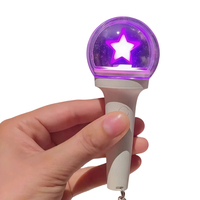 CARDSILK Boules lumineuses LED personnalisées pour fêtes au bord de la piscine, boucles d'oreilles LED et chapeau de cowboy LED à paillettes pour promotion d'événements, vente en gros