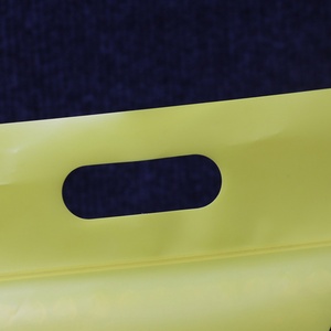 Sacs Ziplock givrés personnalisés avec logo, poignée et valve – Matériau CPE recyclable pour l'emballage de t-shirts, chaussettes et chaussures (taille personnalisée) - Product Image 6