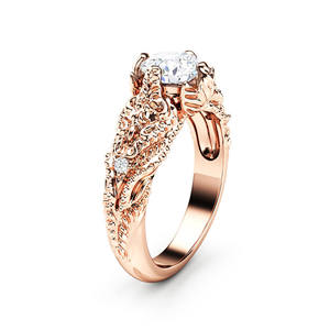 Anello da Donna con Zirconi Intarsiati a Motivo Floreale, Elegante Gioiello per Uso Quotidiano e Cerimonie - Product Image 1