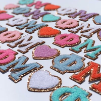 Patch Chenille huruf Yunani berperekat, Pink Glitter modal 26 huruf Patch untuk pakaian wanita