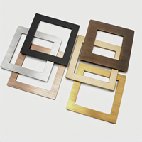 Cadres décoratifs carrés personnalisés, plaques de commutation en métal aluminium anodisé avec finition laiton brossé pour prises murales et interrupteurs modernes