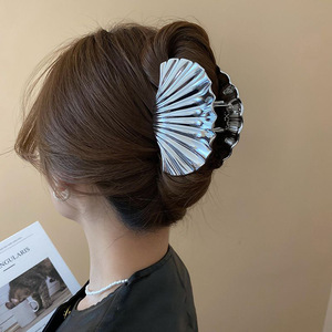 Pinza de Pelo Creativa con Diseño de Concha Brillante, Pinza de Pelo Tipo Tiburón para la Parte Trasera de la Cabeza, Accesorio de Pelo Único y de Alta Gama para Mujer - Product Image 5