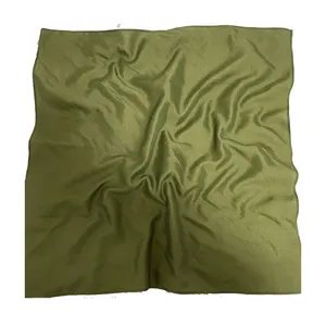 Tissu de coton de soie vert olive solide pour écharpe écharpe de cou unie sergé de mélange de soie