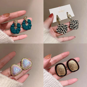 Orecchini di perle con pieghe irregolari placcate 18 carati orecchini Boho orecchini ispirati al Designer all'ingrosso Vintage brincos de prata 925 - Product Image 2