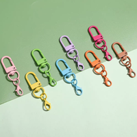 Prix d'usine, vente en gros, porte-clés en résine plastique transparente personnalisée, porte-clés en acrylique, personnage de dessin animé mignon pour filles