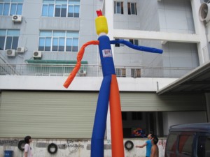Muñeco Inflable Impermeable con Ventilador Incorporado de 3.6m de Altura, Alimentación por Enchufe, Fácil Instalación, Logotipo Personalizado, Impresión Digital para Publicidad - Product Image 4