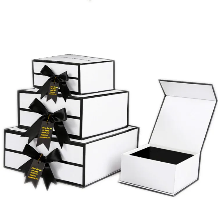 Özel Logo boş kağıt karton ambalaj Boite Cadeau beyaz ve siyah büyük hediye kutusu manyetik kapatma kapağı
