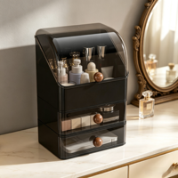 Boîte de rangement anti-poussière empilable pour maquillage avec couvercle transparent à clapet et bouton aspect bois pour rangement de produits de beauté sur coiffeuse ou bureau