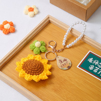Porte-clés tournesol au crochet fait main, pendentif porte-bonheur en perles, breloque de sac en peluche, cadeau pour la fête des enseignants avec carte