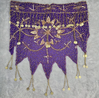Ensemble jupe et haut à bretelles sexy en crochet fait main avec pompons et pièces de monnaie dorées, idéal pour la danse du ventre et les spectacles