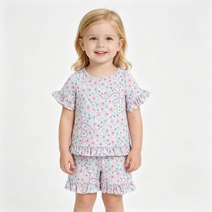 Ensemble décontracté d'été pour petites filles : haut sans manches rose à motif floral festonné et short assorti – Doux et extensible - Product Image 5