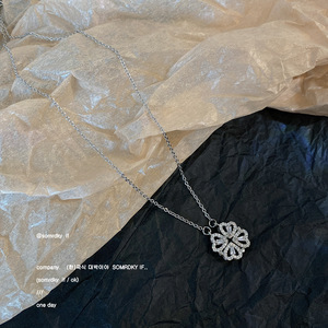 Collier tendance en forme de cœur pour femme Tiyo, en acier inoxydable, serti de pétales de fleurs géométriques, pour tous les jours et les soirées - Product Image 4
