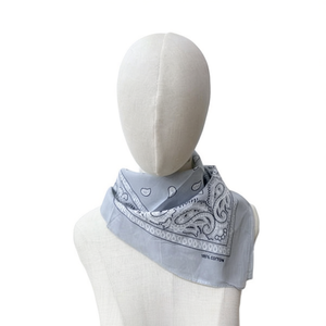 Foulard Quadrato Angelina 100% Cotone Grigio Chiaro Paisley 54x54cm Accessorio Moda per la Testa - Product Image 1