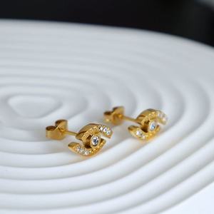 ต่างหูสแตนเลสกันน้ำ ชุบทอง 18k ต่างหูแบบติดเพชรทรงตา สำหรับผู้หญิง วัยรุ่น และเด็กสาว - Product Image 5