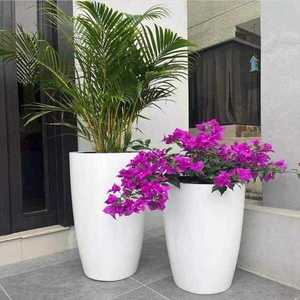 Jardinière rectangulaire haute décorative moderne en fibre de verre, pot de fleurs noir classique écologique pour l'aménagement paysager extérieur et la décoration intérieure - Product Image 4
