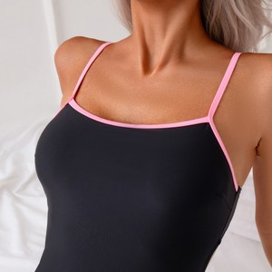 Maillot de bain une pièce pour femme, noir avec bordure rose, coupe ajustée, dos nu, style halter, avec culotte - Product Image 3
