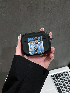 Étui pour <span class=keywords><strong>AirPods</strong></span> avec imprimé d'athlète de football de dessin animé pour <span class=keywords><strong>AirPods</strong></span> 1/2/3/Pro/Pro 2, housse de protection antichoc noire, style sportif noir - Product Image 3