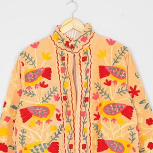 Chaqueta Étnica de Terciopelo Suzani para Mujer, Bordado Floral Hecho a Mano, Moda de Lujo, Boutique, Estilo Vintage Boho, Fabricante Mayorista - Product Image 3