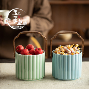 Panier à fruits en céramique Wu Mi Tang avec poignée en bois, design à rayures verticales portable pour le rangement de thé et de collations à la maison - Product Image 2