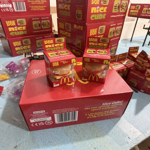 Giocattolo Antistress in Gomma Stile Burger McDonald's, Materiale Morbido a Lenta Risposta, Gioco Creativo a Tema Cibo - Product Image 1