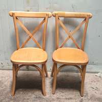 Chaises Empilables en Bois Croisé pour Événements Modernes et Rustiques : Vins, Hôtels, Mariages en Extérieur