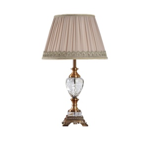 Lampada <span class=keywords><strong>da</strong></span> <span class=keywords><strong>Tavolo</strong></span> Classica in Metallo Dorato per Soggiorno e Camera <span class=keywords><strong>da</strong></span> Letto, Moderna ed Elegante Lampada <span class=keywords><strong>da</strong></span> <span class=keywords><strong>Tavolo</strong></span> in Cristallo con Paralume in Tessuto per la Casa - Product Image 1