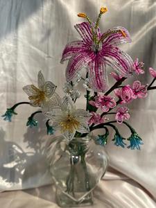 Composition florale artificielle personnalisée faite à la main, style Lys et Anémone, avec perles françaises, pour centre de table, vase, banquets et boutiques de mariage - Product Image 1