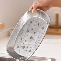 Plateau de service ovale en acier inoxydable SUS 304 de style nordique classique, de qualité alimentaire, gravé au laser avec un motif de flocon de neige, plateau de rangement décoratif