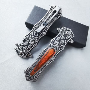 Cuchillo de caza de acero inoxidable con punta curva, mango de madera y diseño de hoja grabada para uso en exteriores - Product Image 4