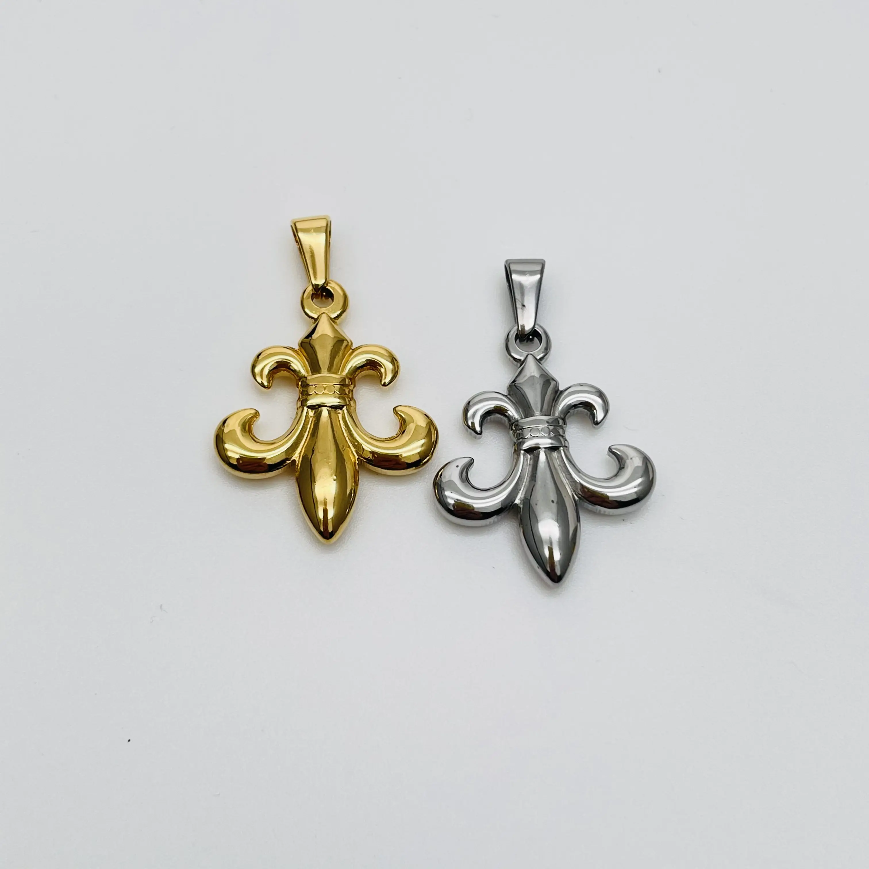 Gold Fleur-de-lis Pendant Necklace Dainty Stainless Steel Jewelry Pendant Unique Gift For Men And Boys
