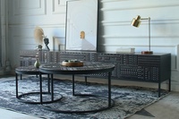 Table basse vintage en teck massif nordique belge sculpté avec structure métallique, design simple et rond, pour salon