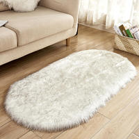 Tapis en peluche blanc tapis de chevet de chambre à coucher plein de décoration de fenêtre d'exposition semblable à de la laine de coussin de table basse de salon