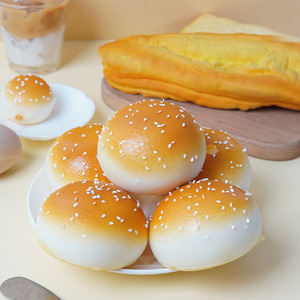 ของเล่นขนมปังปิ้ง PU แบบเด้งช้า ขนมปังงาดำเหมือนจริง ของเล่นบีบสนุกคลายเครียด จี้ขนมปังนึ่งสีทอง - Product Image 4